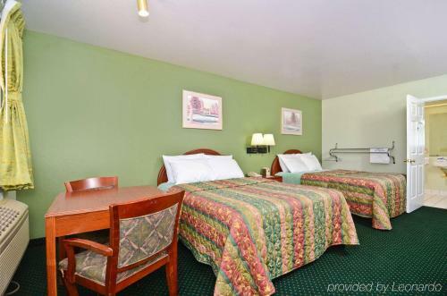 Hotel Pine Point Inn & Suites