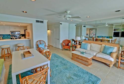 Apartamento 223 Las Brisas Bayfront Condos Condo