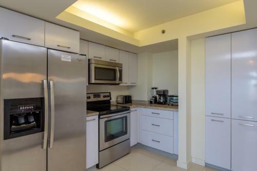 Enjoy A Perfect Bayview! Beachfront Resort With Shared Pools And Jacuzzi