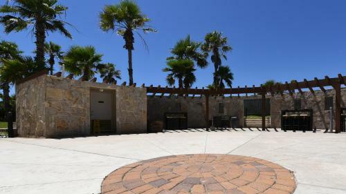 Enjoy A Perfect Bayview! Beachfront Resort With Shared Pools And Jacuzzi