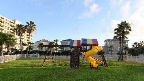 Enjoy A Perfect Bayview! Beachfront Resort With Shared Pools And Jacuzzi