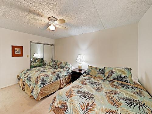 Apartamento New Listing! Relaxing Beachfront Oasis With Pools Condo