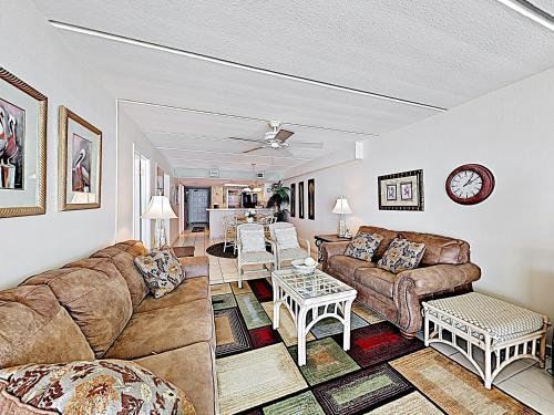 Apartamento New Listing! All-suite Gulf-front Getaway With Pools Condo
