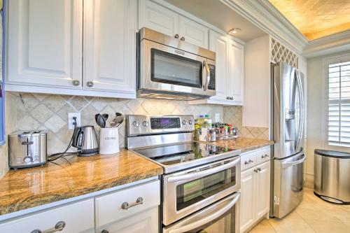 Apartamento Modern Beachfront Condo Pool And Beach Access!
