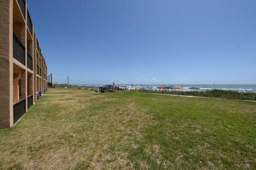 Apartamento Cozy Condo In Tiki Complex With Private Beach Access