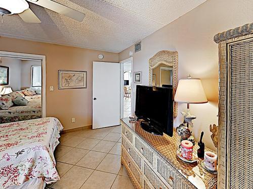 Apartamento New Listing! Stunning Corner Unit With Gym & Pools Condo
