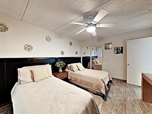 Apartamento New Listing! Gulf-front Corner Unit With Pools Condo