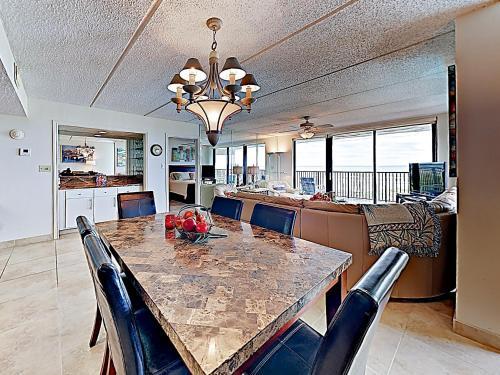 Apartamento New Listing! Gulf-front Corner Unit With Pools Condo