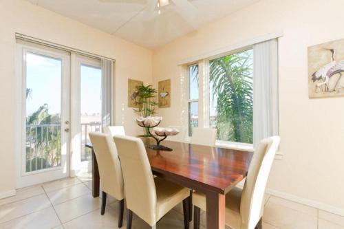 Las Marinas Condo 301 With Boat Slip