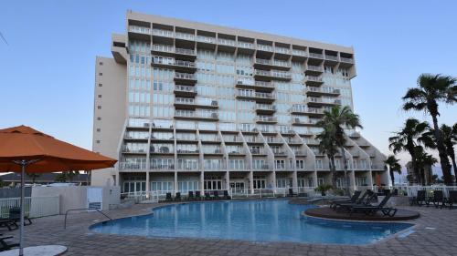 Panoramic Bayview! Spacious 10th Floor Condo Beachfront Resort, Shared Pools & Jacuzzi Pet Friendly