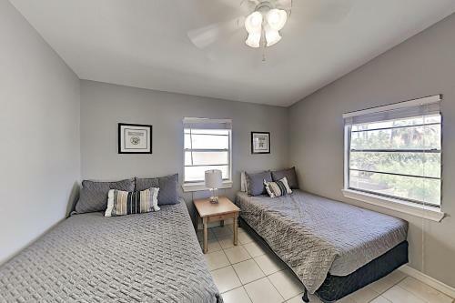 2-unit Beach Hideaway With Private Yard & 2 Kitchens Home