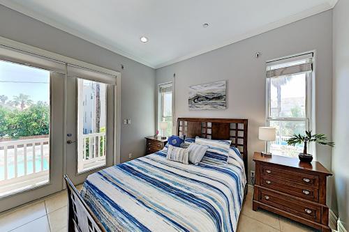Apartamento Island Escape With Pool, Steps To Beach! Condo