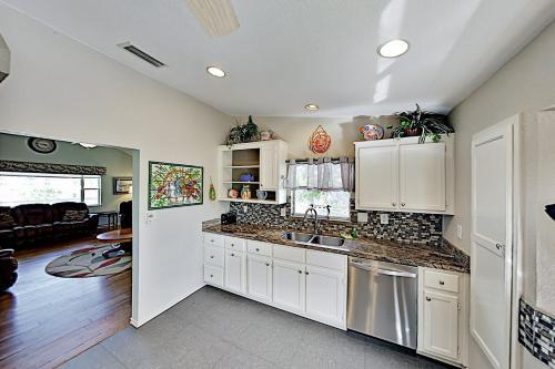 Walk To Beach - Beautiful Private Home Home