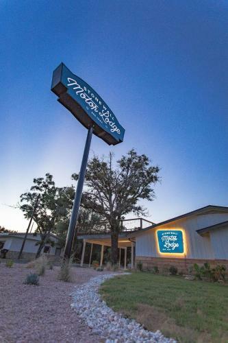 Hotel Stonewall Motor Lodge