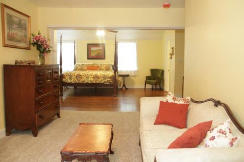 The Oaks Bed And Breakfast