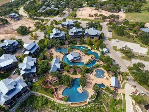 New Listing! Resort Cabin On Lake Travis With Pool Cabin