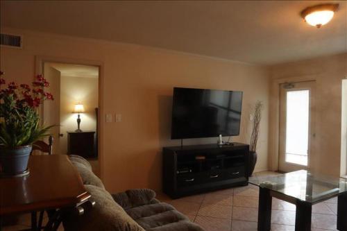 Saida IV Condos S4508