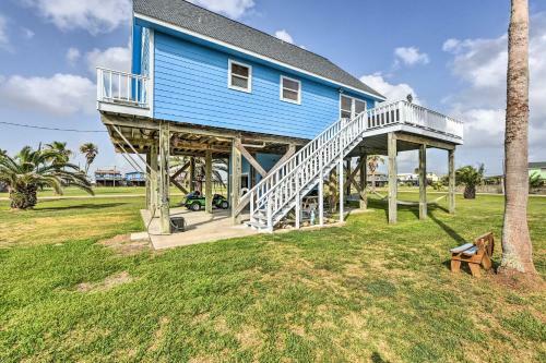 Cozy Surfside Beach House With Deck And Gulf Views!