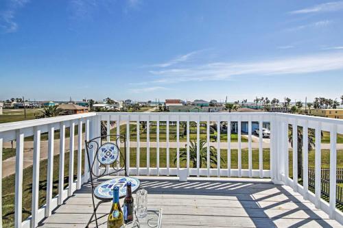 Cozy Surfside Beach House With Deck And Gulf Views!