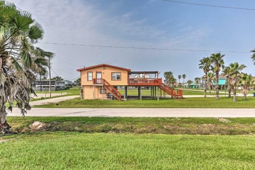 Surfside Beach Home With Large Deck, 1 Block To Beach