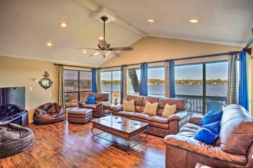 Waterfront Home In Tool With Dock, Fire Pit And Patio!