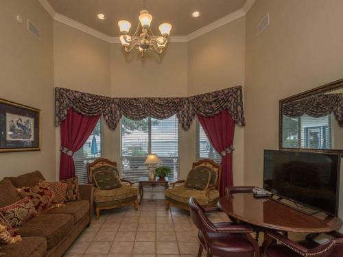 North Wind - Beautiful Home And Backyard For Entertaining