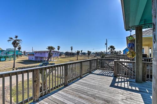 Surfside Getaway With Deck - Walk To The Beach!