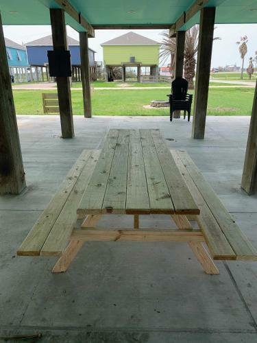 Surfside Getaway With Deck - Walk To The Beach!