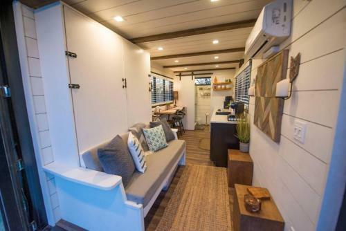 Elegant Container Home Tiny House#1 Near Magnolia