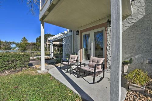 Modern Lake Conroe House With Lakefront Park And Deck!