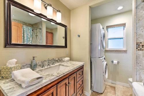 Modern Lake Conroe House With Lakefront Park And Deck!