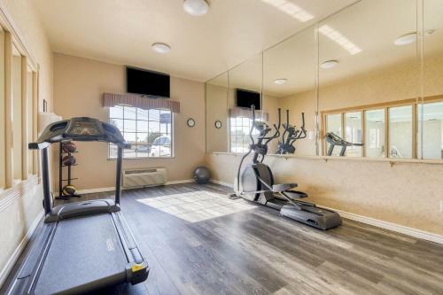 Hotel Nature Inn & Suites