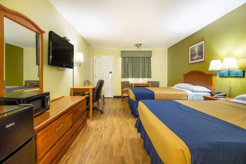 Hotel Scottish Inn & Suites