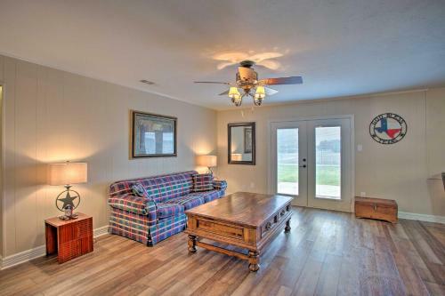 Spacious Ranch Home In Historic Waxahachie!
