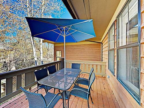 Apartamento Contemporary Alpine Getaway With Wraparound Deck Condo