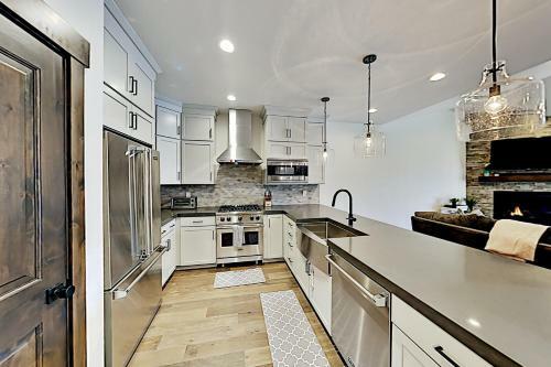 Black Rock Ridge - Chef's Kitchen, 2-car Garage Home