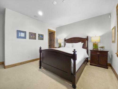 9922 Vista Home