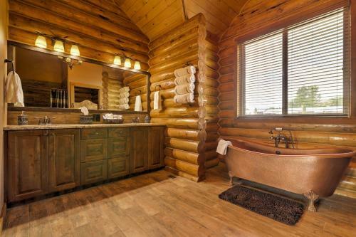 Kanab Cabin With Hot Tub, Fire Pit And Panoramic Views!