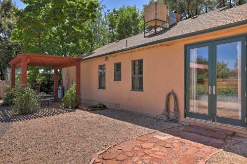 Vintage Main St Kanab Cottage With Fenced Yard