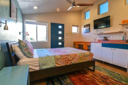 Hotel West 2 - Kokopelli West Studio. Downtown Location