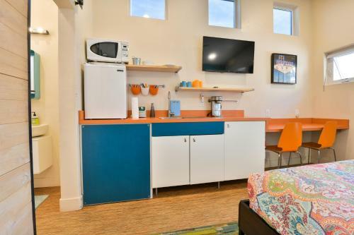 Hotel West 10 - Kokopelli West Studio. Downtown Location