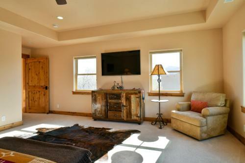 Pr 16 - Luxury Home With Shared Pool, Hot Tub