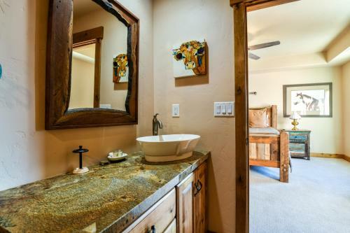 Pr 16 - Luxury Home With Shared Pool, Hot Tub