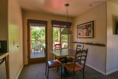 Hotel Gonzo Inn Unit 212 - Pool View 1 Bedroom Sleeps 4