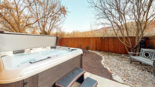 Portal View ~ Cottonwoods 401