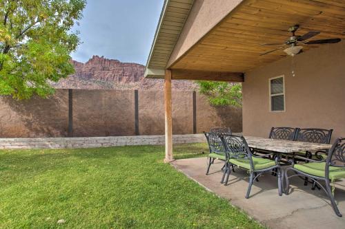 Modern Moab Townhome With Shared Pool And Hot Tub!