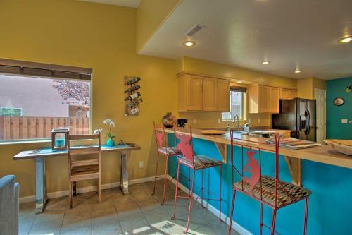Modern Moab Townhome With Shared Pool And Hot Tub!