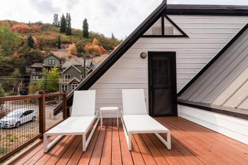 Corduroy - Cute Mountainside Cottage W Rooftop Deck & Views