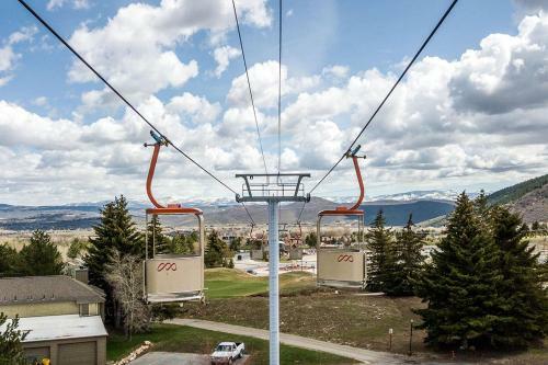 3 Bedroom Short Walk To Ski Gondola