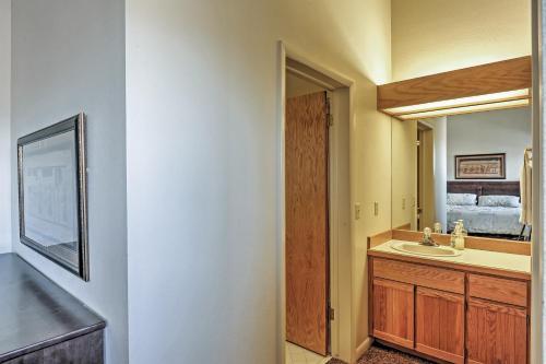 Mountain-view Retreat With Deck - 2 Mi To Ski Resort